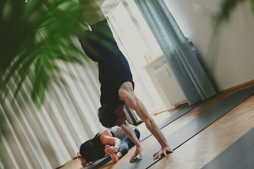 Handstand lernen in Braunschweig, Kopfstand, Movement Yoga, Yoga für Fortgeschrittene, Yogaschule SOLIS, SOLIS Yoga